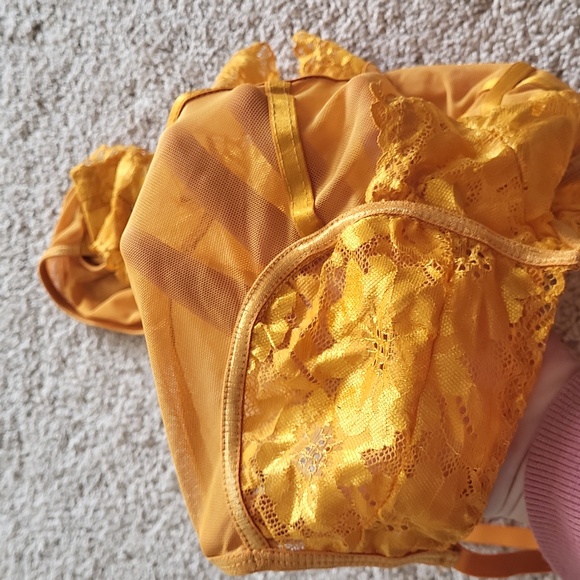 Goldenrod mesh lace bodysuit- never worn - size M/L - Picture 10 of 10